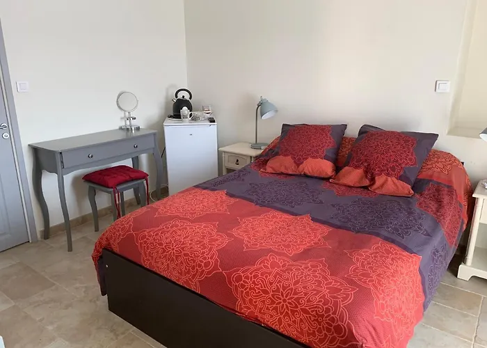 Domaine De La Huchee Bed & Breakfast Chire-en-Montreuil photo