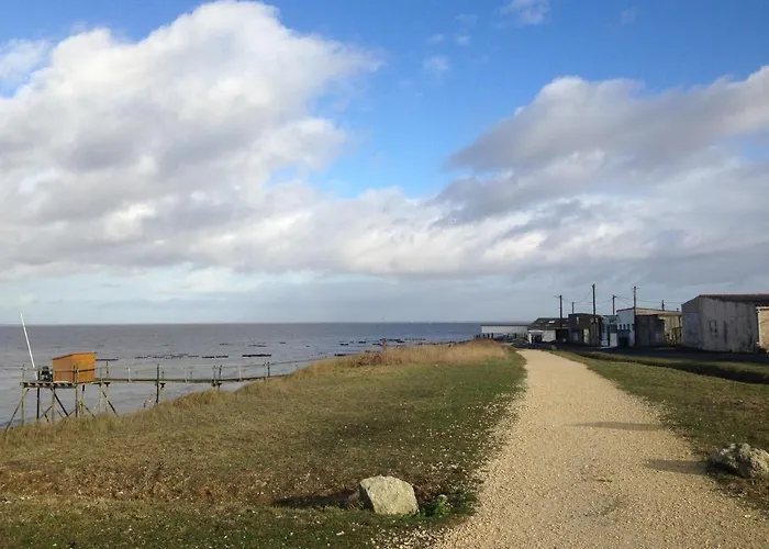 Un Banc Au Soleil Bed & Breakfast Marsilly  photo