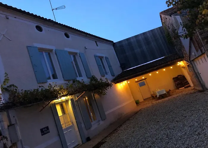 Lovely 2-Bed House In Paizay-Naudouin-Embourie photo