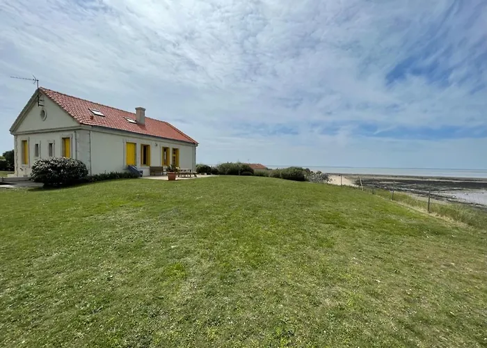 صورة Villa De Charme Face A L'Ocean, Sur Une Ile Avec Acces Direct Plage لو بورت - دي - بارك