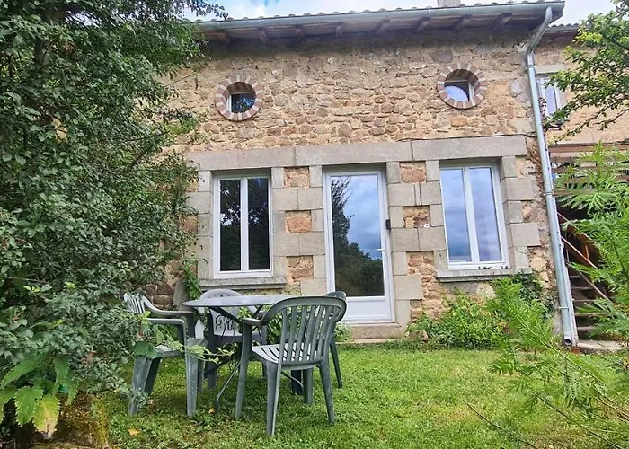 Bienvenue Aux Lavandieres. Montrolletの写真