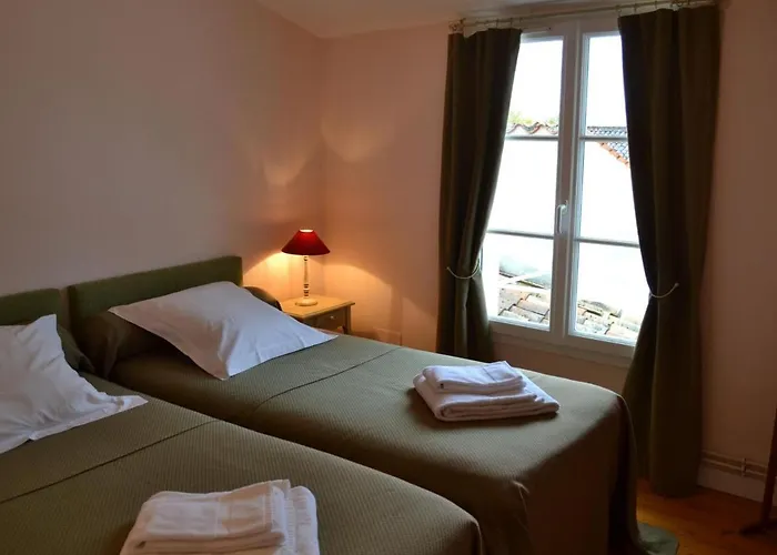 Gite Familial Avec Piscine Chauffee, Jardin Prive Et Equipements Bebe En Pleine Propriete Viticole. - Fr-1-653-18 Saint-Cybardeaux photo