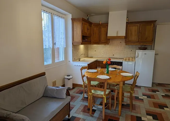 Maison De Plain-Pied Avec Jardin Clos, Jeux Enfants, Velos, Animaux Acceptes, Proche Montbron - Fr-1-653-6 Vouthon Foto