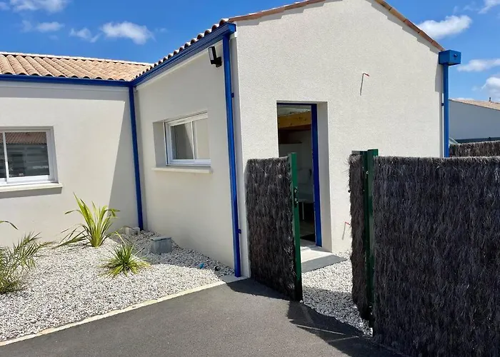 Studio Independant 4 Personnes Pisany fotoğrafı