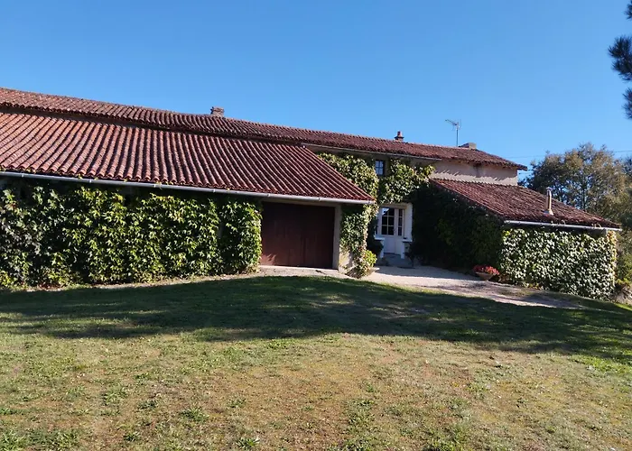 Maison Au Calme Avec Vue Etang Clesse  photo