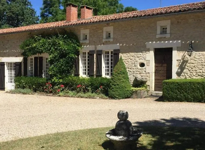 Stylish Rural Home With Pool Sleeps 14 Guests Brossac photo