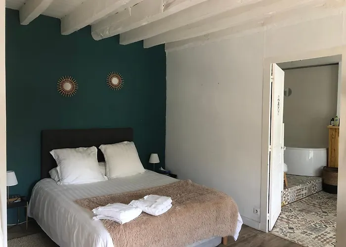 Chambres D'Hotes Familiale La Vigenna Les Ormes  photo