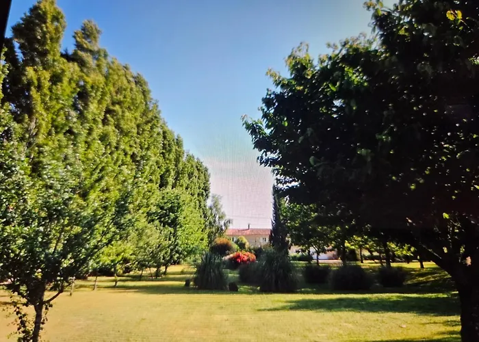 Saint-Germain-du-Seudre Le Domaine Des Peupliers Bed & Breakfastの写真