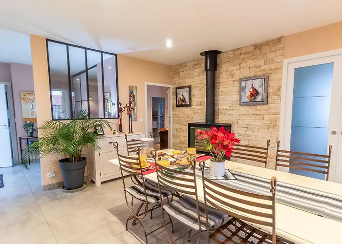 La Bourbonnaise Bed & Breakfast Corme-Royal photo