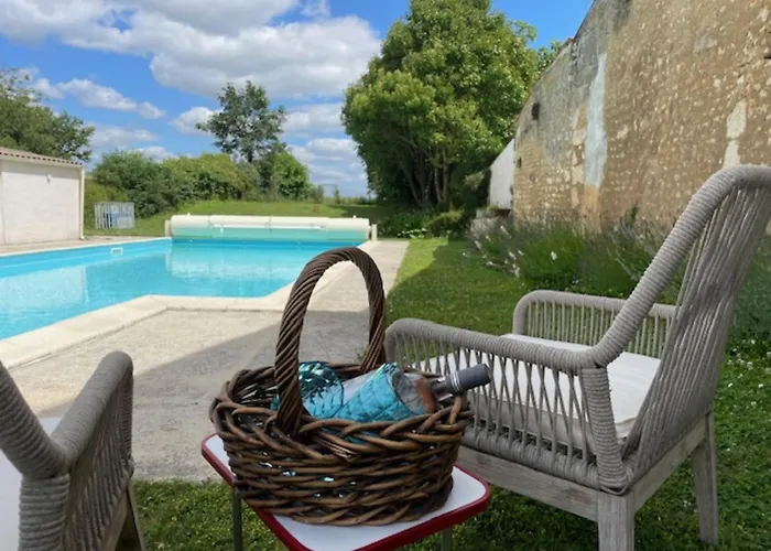 Saint-Palais-de-Phiolin L'Ecurie - Stunning Spacious Studio With Shared Pool תמונה