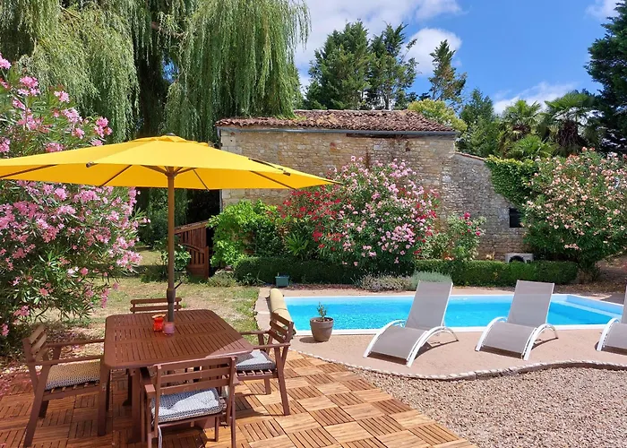 Cravans Pause Charentaise Chambre Avec Piscine תמונה