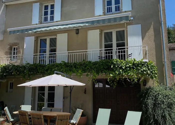 Le Caprice Garden, River And Chateau Saint-Germain-de-Confolens photo