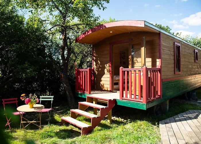La Jolie Longere Fleurie Roulotte Avec Piscine Et Grand Jardin Panzió Le Gue-d'Allere képek