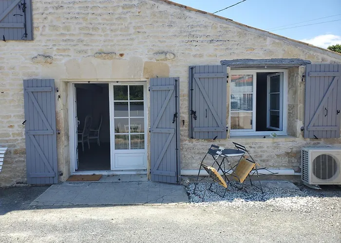 Gite Romantique De Type Charentais Le Thou photo