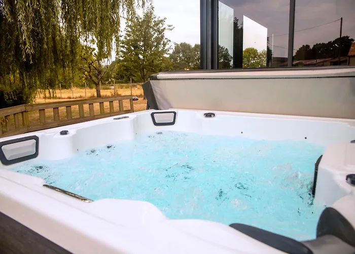 Grand Gite Le Saule En Scie - 3 Etoiles - Spa Chauffe, 12 A 14 Pers, Jardin Clos, 30 Mn Puydufou Nueil-sous-les-Aubiers képek