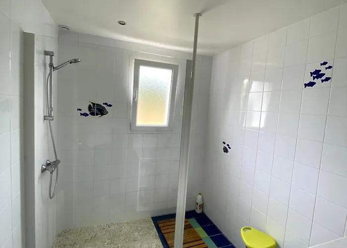 Villa Spacieuse avec Piscine Privée proche de la Mer Le Château Oléron foto