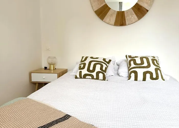 Lechappee Avec Cour Partagee Διαμέρισμα Saint-Jean-dʼAngély φωτογραφία