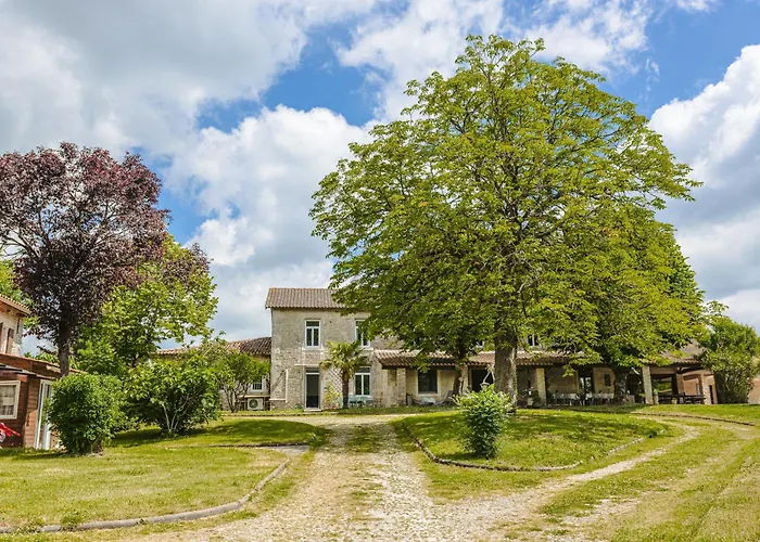 Chambre D'Hote Emeraude Genouille  photo