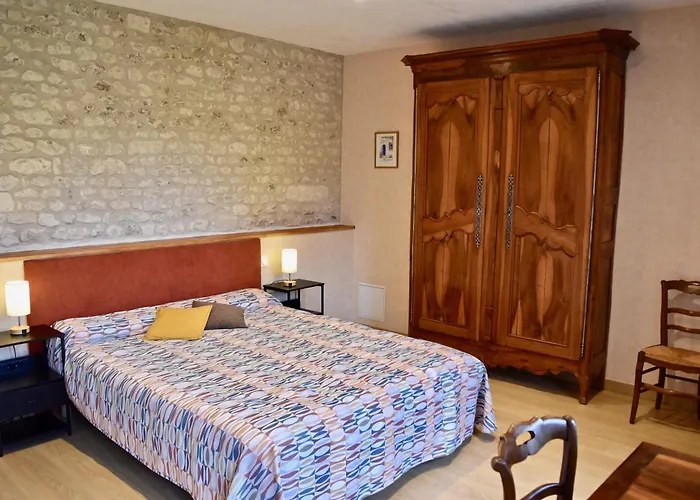 Фото Bed and Breakfast Le Vieux Noyer Saint-Maurice-de-Tavernole