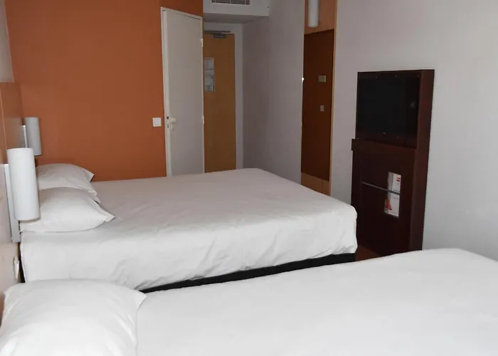 Ibis Rochefort photo