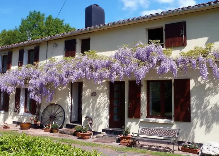 صورة Les Glycines Gite - Shared Heated Pool - Garden Spa - Garden Of Eden Vernoux-en-Gâtine