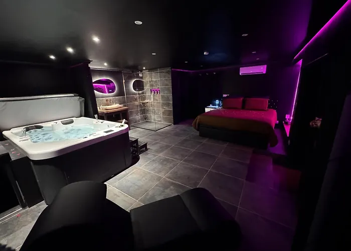 Love Room B Panther Proche Futuroscope Arena Neuville-du-Poitou fotoğrafı