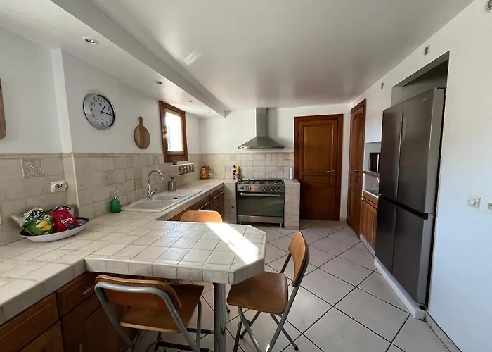 Spacious 6-Bedroom, 5 Bathroom House in Aubeterre foto