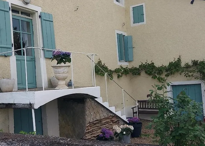 Verneuil Farmhouse Retreat - Sleeps 8 Near Lakeの写真