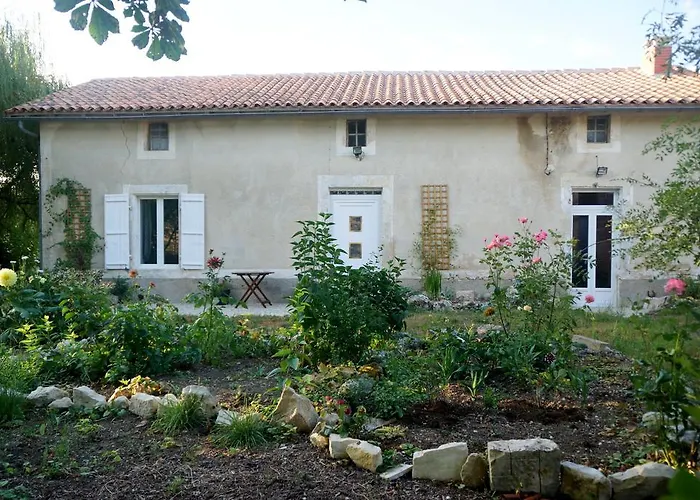 Willow Tree Cottage Salles-de-Villefagnan fotoğrafı