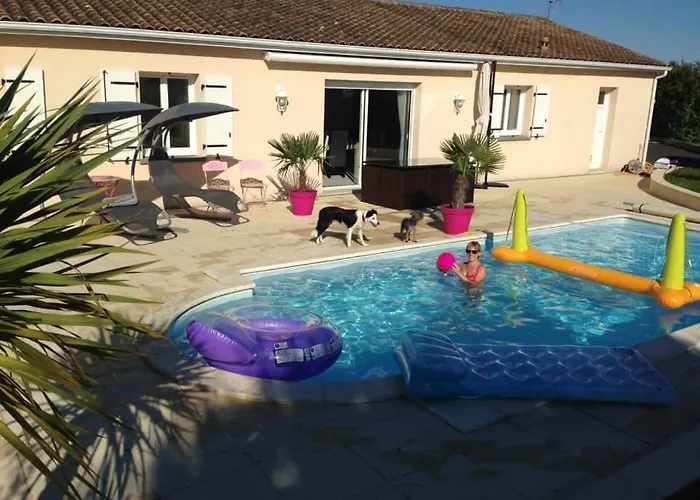 Jolies Chambres Avec Acces Piscine Et Netflix Roullet fotoğrafı